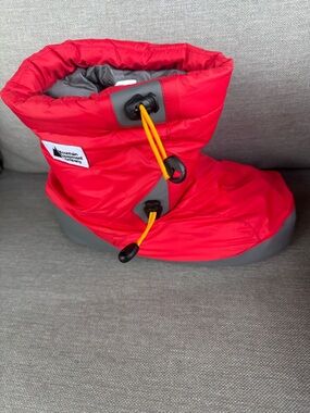 MEC Hut Booties. Red Puffer Bootie with Gray Sole and Yellow Drawcords.